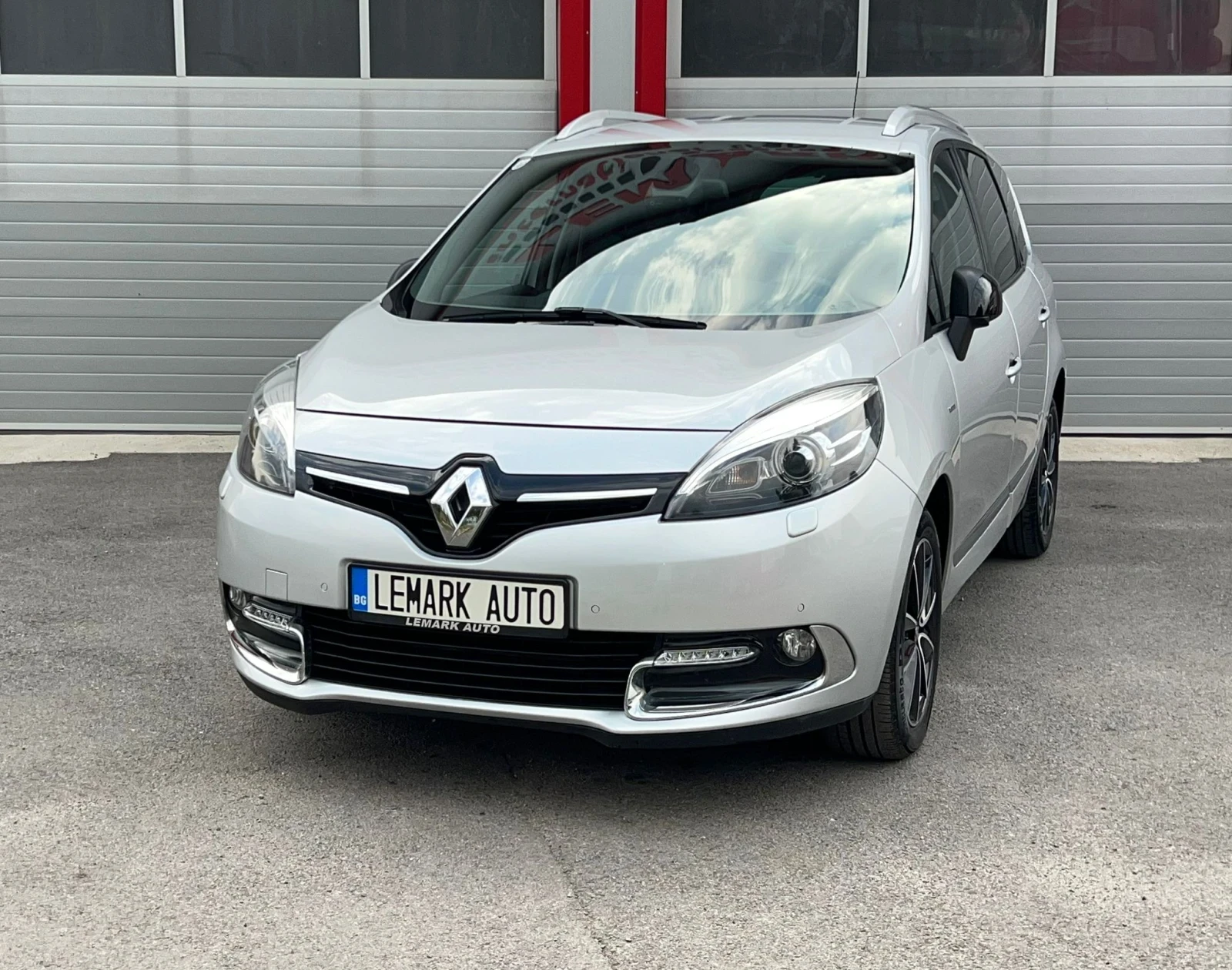 Renault Scenic 1.5DCI BOSE KEY LESS AUTOMATIK NAVI KAMERA - изображение 4