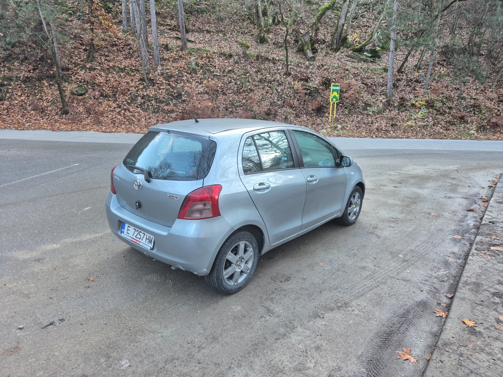 Toyota Yaris 1.3 - изображение 3