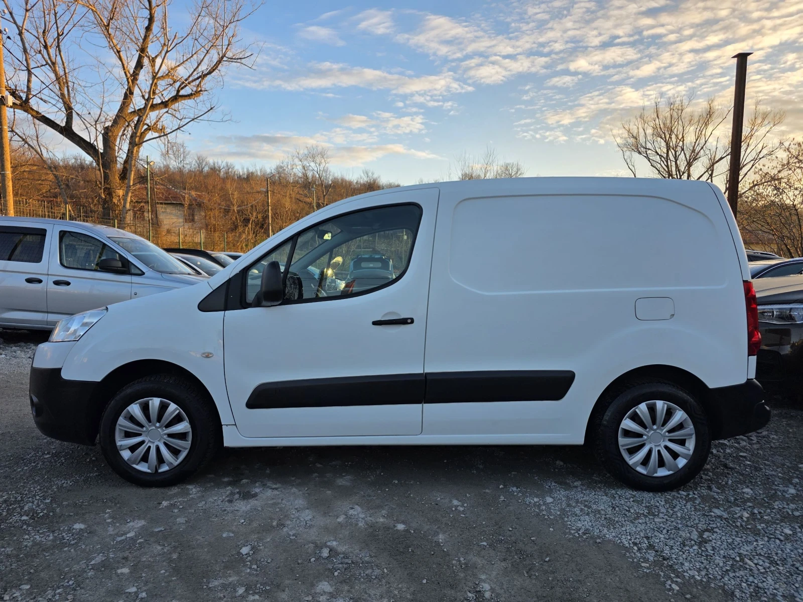 Peugeot Partner 1.6 HDI 90 К.С. КЛИМАТИК - изображение 3