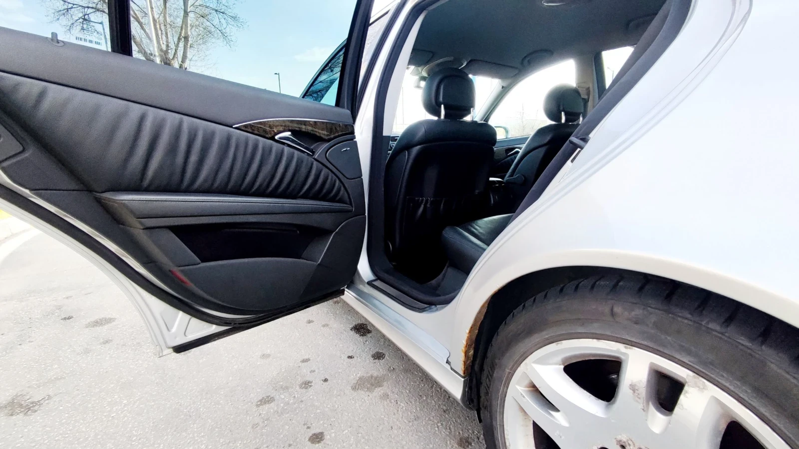 Mercedes-Benz E 320, снимка 12 - Автомобили и джипове - 54006562