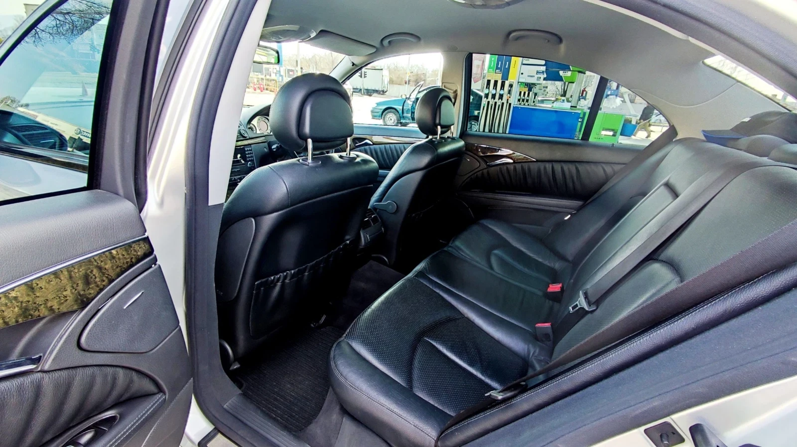 Mercedes-Benz E 320, снимка 10 - Автомобили и джипове - 54006562