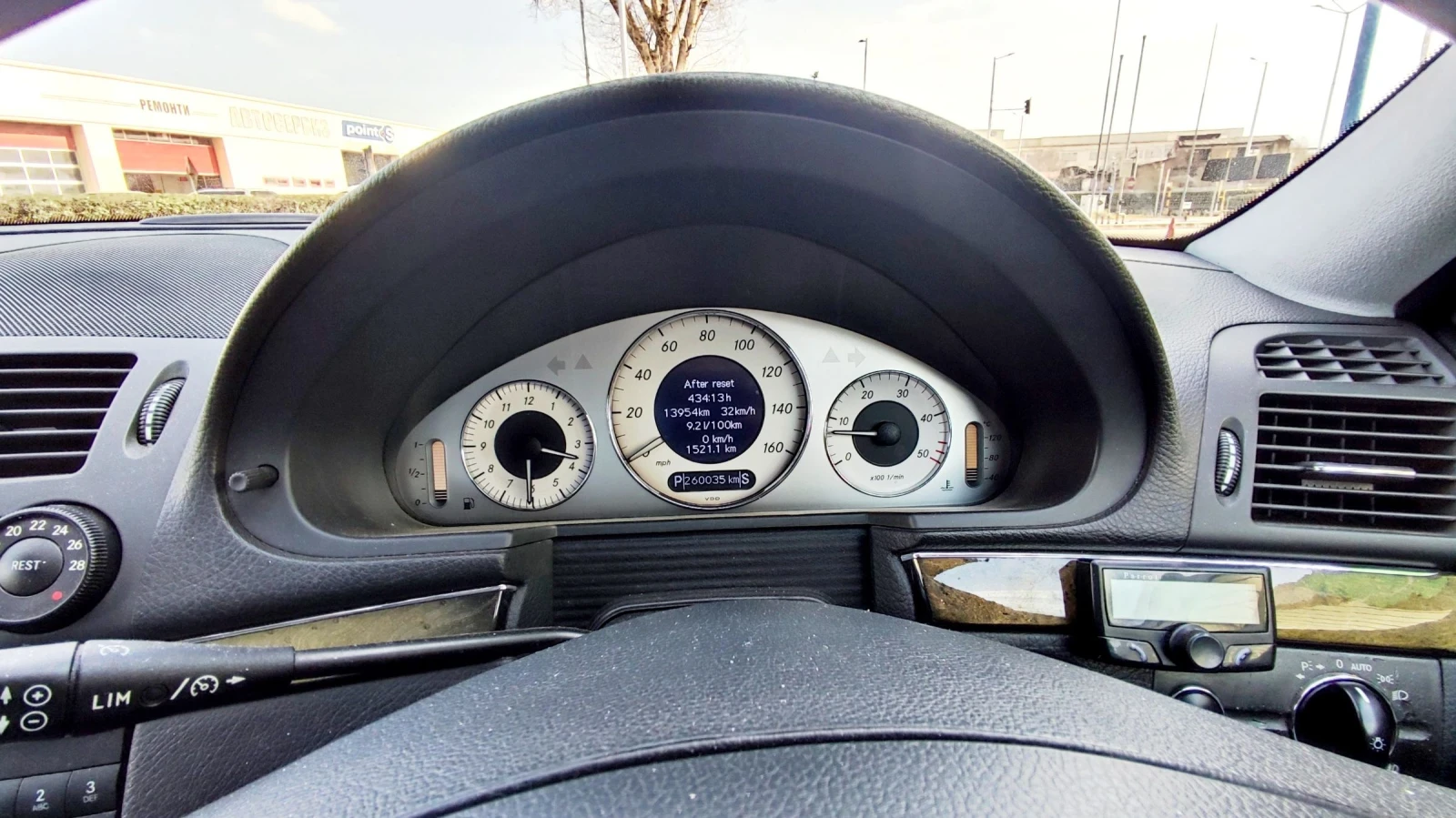 Mercedes-Benz E 320, снимка 8 - Автомобили и джипове - 54006562