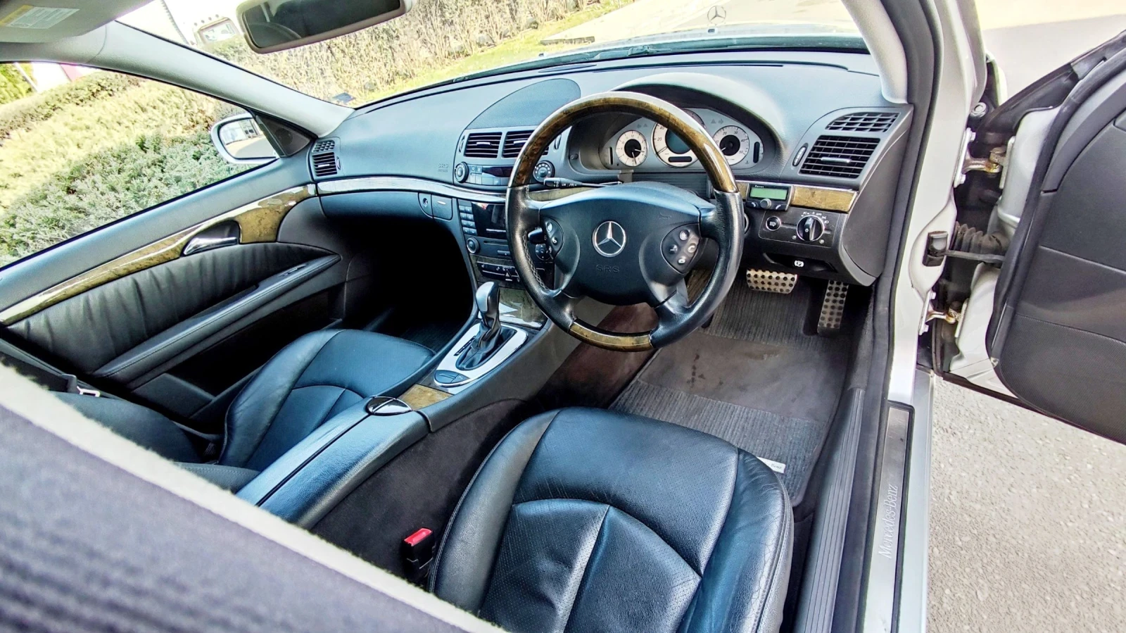 Mercedes-Benz E 320, снимка 6 - Автомобили и джипове - 54006562