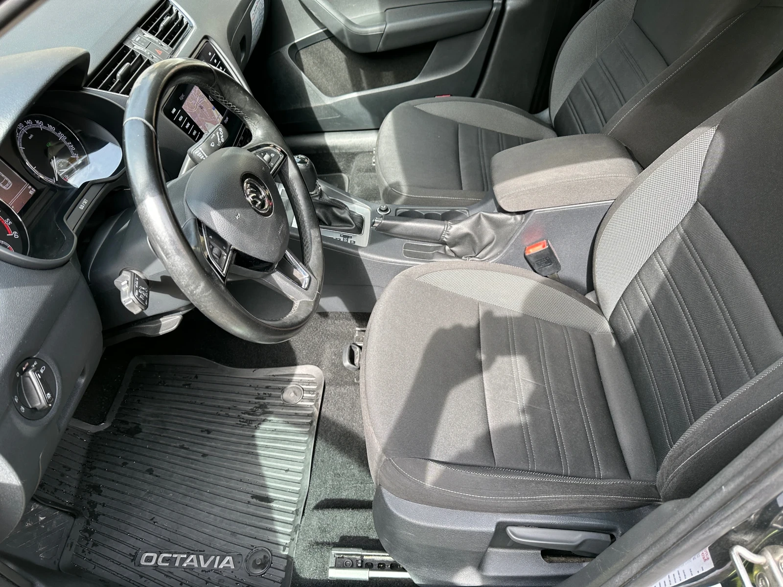 Skoda Octavia ТОП///ЛИЗИНГ С 1500  ПЪРВОНАЧАЛНА/АВТОМАТ, снимка 11 - Автомобили и джипове - 54174216