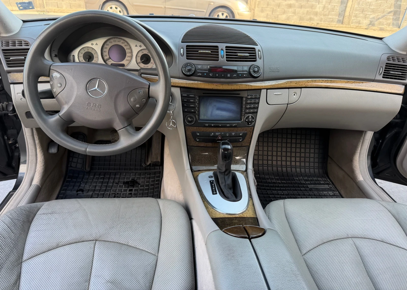 Mercedes-Benz E 320 3.2, снимка 10 - Автомобили и джипове - 54812309