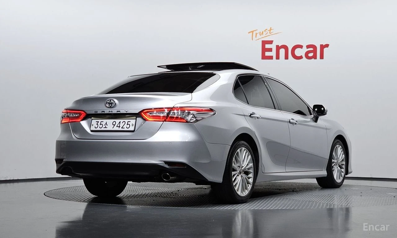 Toyota Camry ПОДГРЕВИ * ПАНО * ОПЦИЯ ЗА ФИНАНСИРАНЕ, снимка 3 - Автомобили и джипове - 55276817