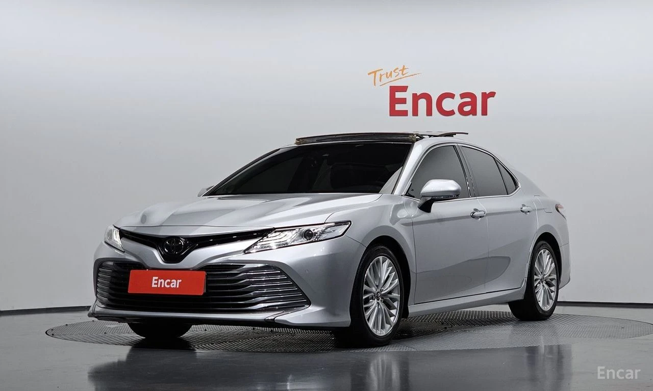 Toyota Camry ПОДГРЕВИ * ПАНО * ОПЦИЯ ЗА ФИНАНСИРАНЕ, снимка 2 - Автомобили и джипове - 55276817