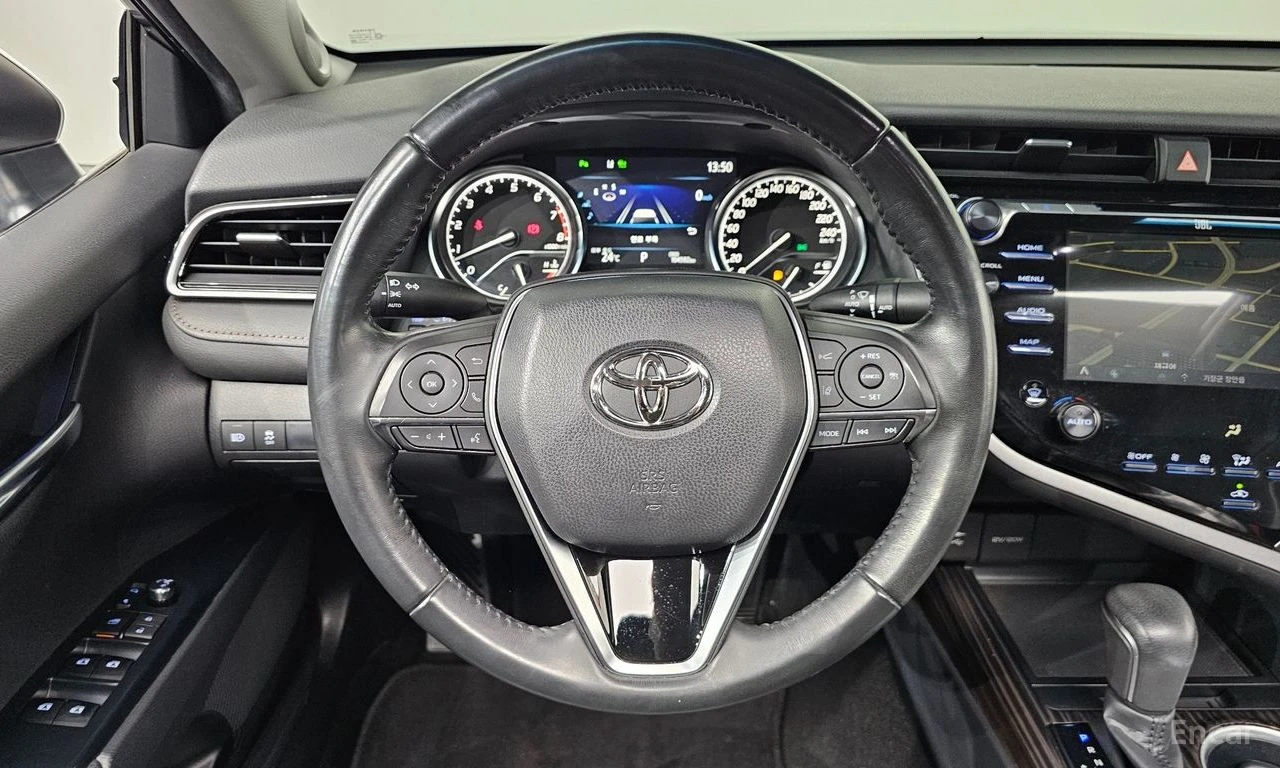 Toyota Camry ПОДГРЕВИ * ПАНО * ОПЦИЯ ЗА ФИНАНСИРАНЕ, снимка 14 - Автомобили и джипове - 55276817