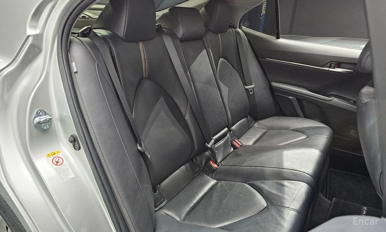 Toyota Camry ПОДГРЕВИ * ПАНО * ОПЦИЯ ЗА ФИНАНСИРАНЕ, снимка 13 - Автомобили и джипове - 55276817