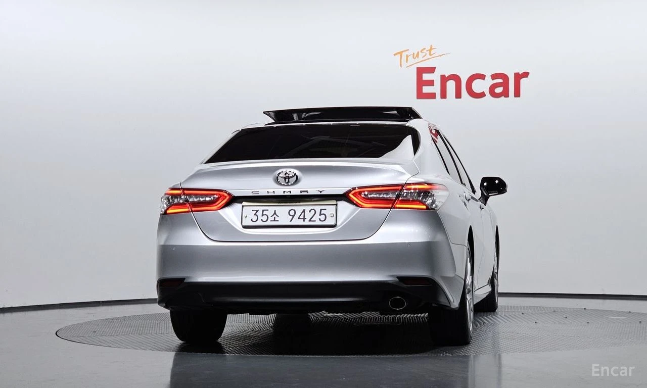 Toyota Camry ПОДГРЕВИ * ПАНО * ОПЦИЯ ЗА ФИНАНСИРАНЕ, снимка 5 - Автомобили и джипове - 55276817