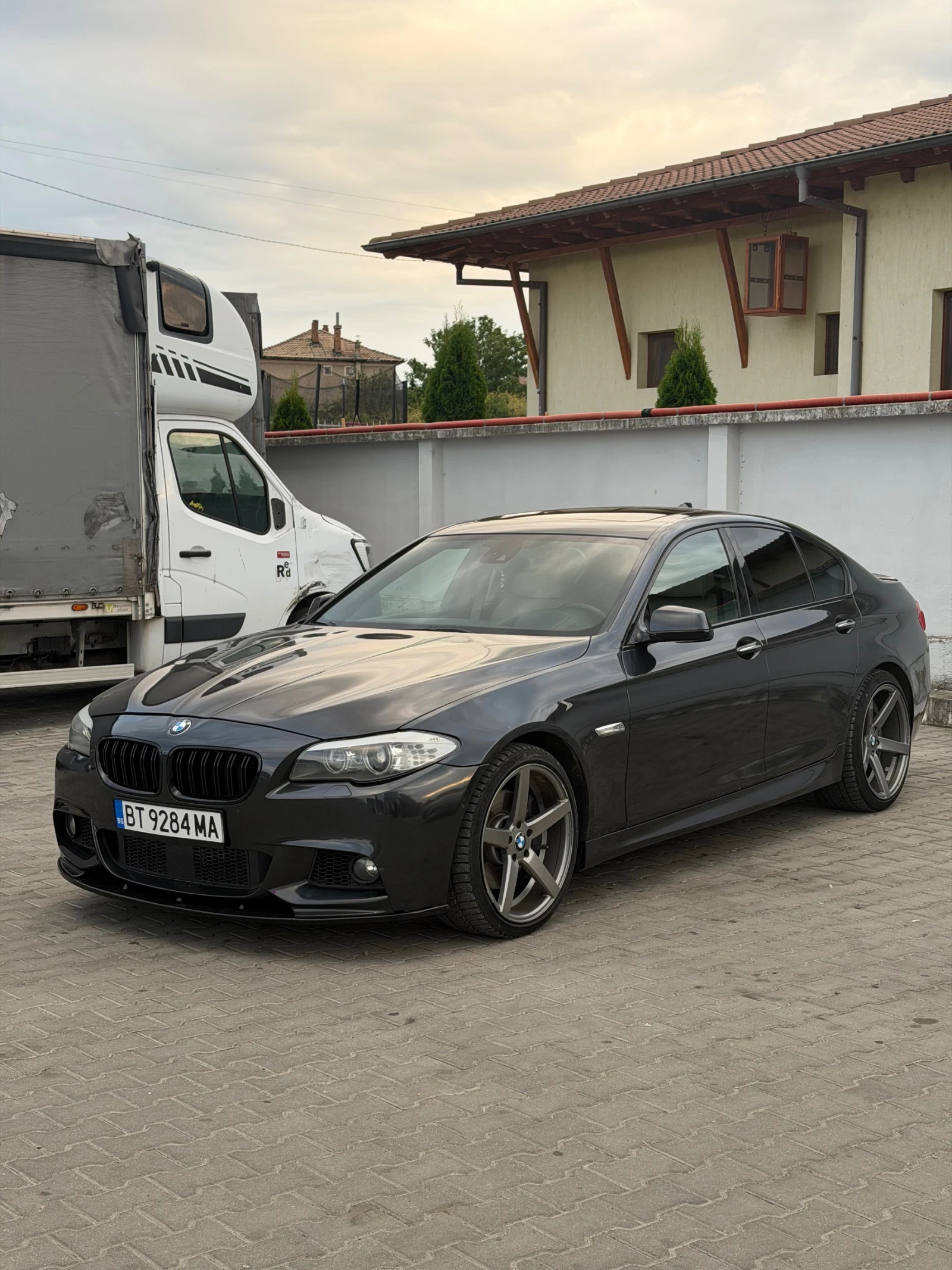 BMW 535 M pack, Distronic, 3TV, масаж, 360, soft close, снимка 4 - Автомобили и джипове - 55658064