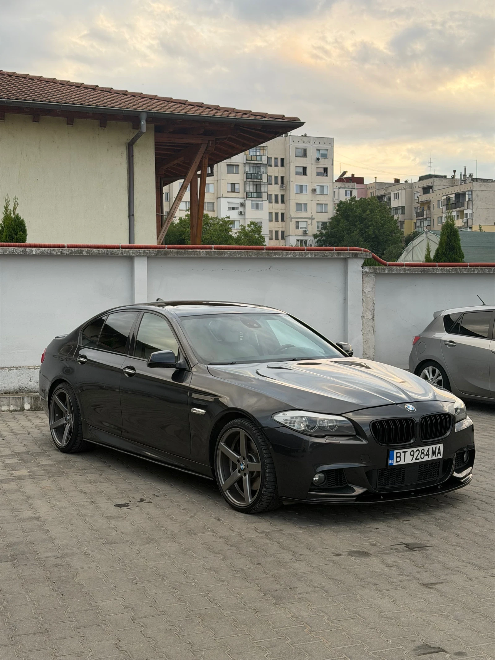 BMW 535 M pack, Distronic, 3TV, масаж, 360, soft close, снимка 3 - Автомобили и джипове - 55658064