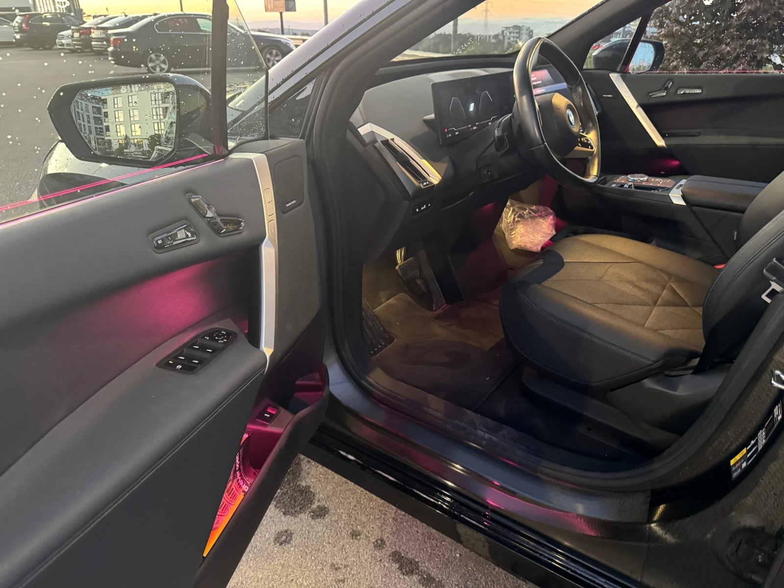 BMW iX xDrive 40 ПАНОРАМА| Laserlight| 4WheelSteer| Harma, снимка 6 - Автомобили и джипове - 56024206
