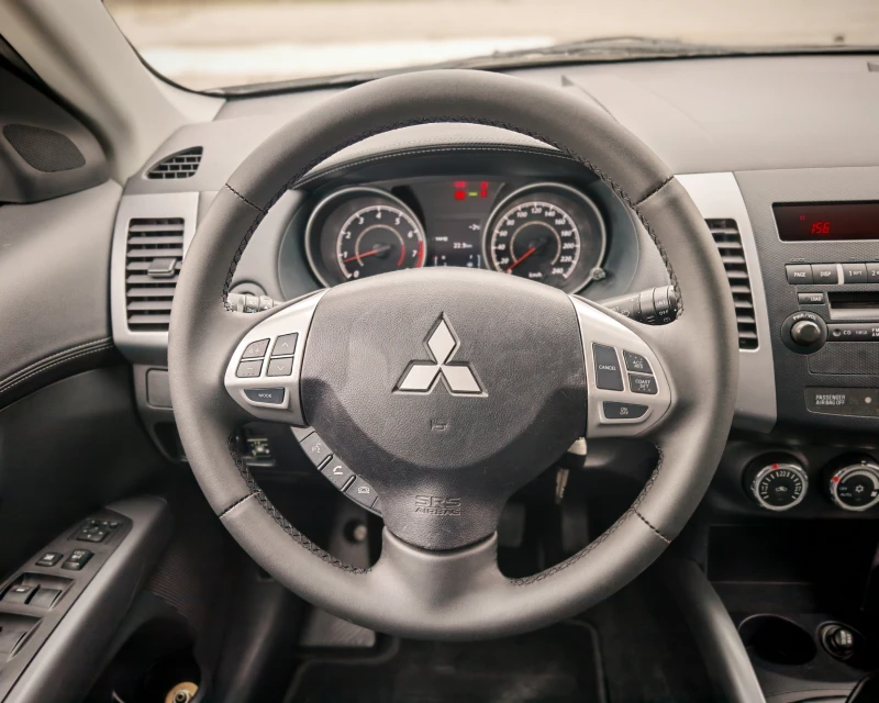 Mitsubishi Outlander 2.0i ГАЗ, снимка 12 - Автомобили и джипове - 53163337
