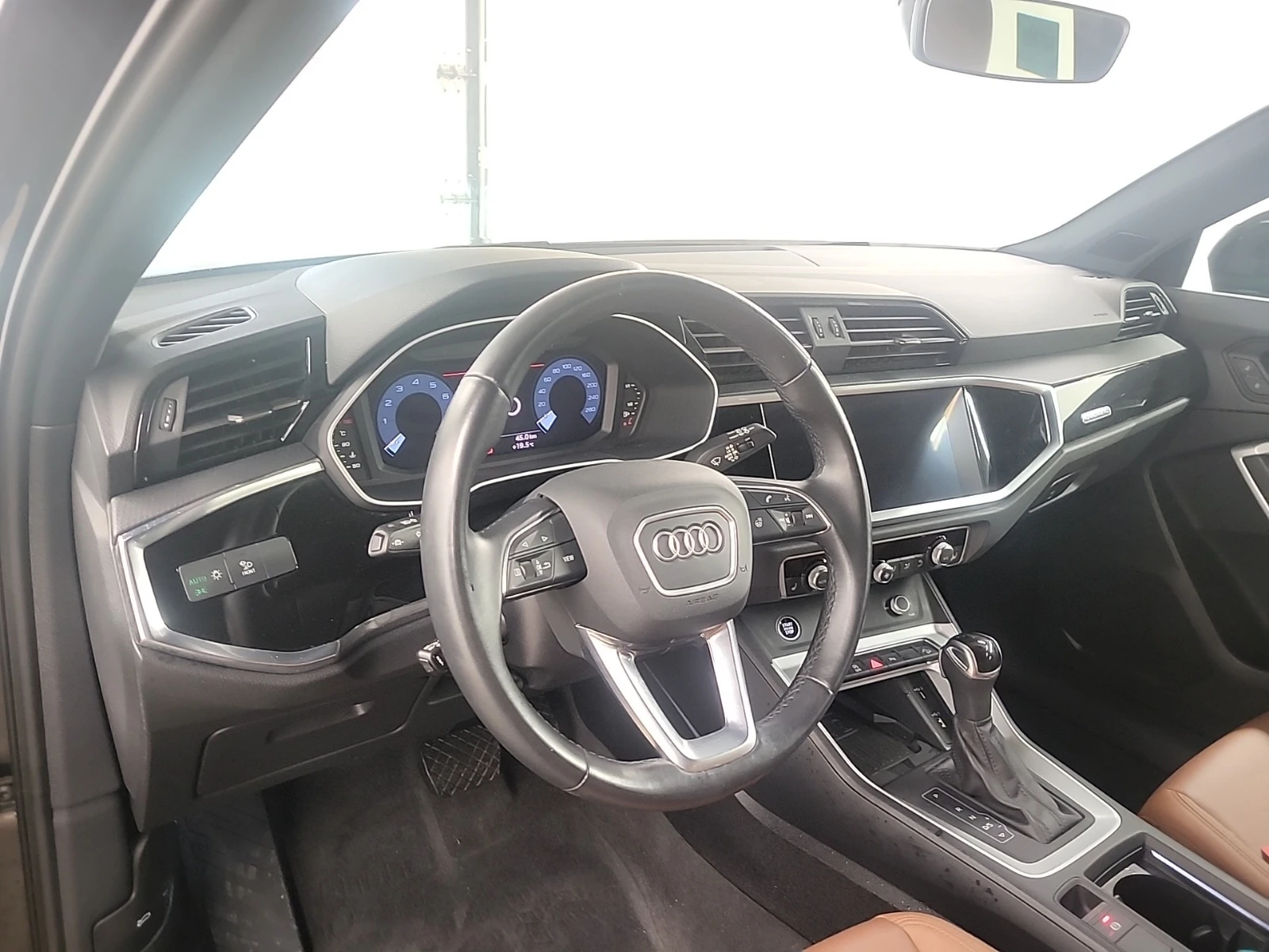 Audi Q3 KOMFORT * CARFAX * АвтоКредит * Цена до България*  - изображение 10
