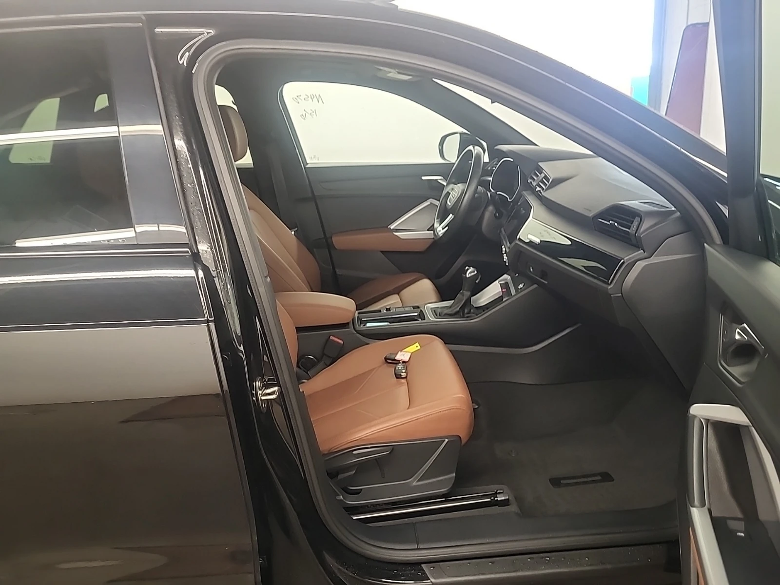 Audi Q3 KOMFORT * CARFAX * АвтоКредит * Цена до България*  - изображение 9