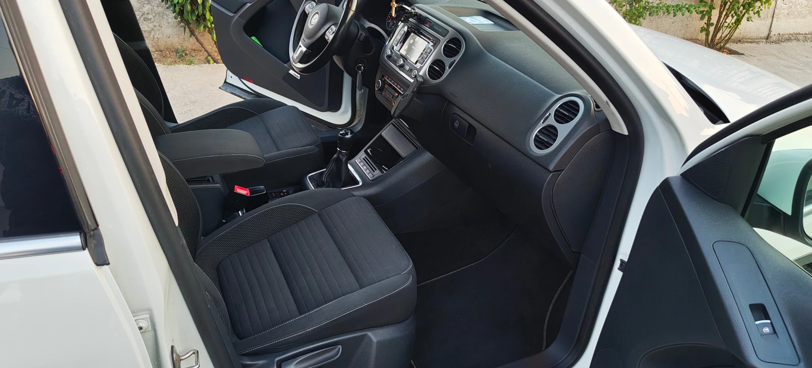 VW Tiguan 2.0TDI 177hp Cup 4Motion, снимка 14 - Автомобили и джипове - 54263628