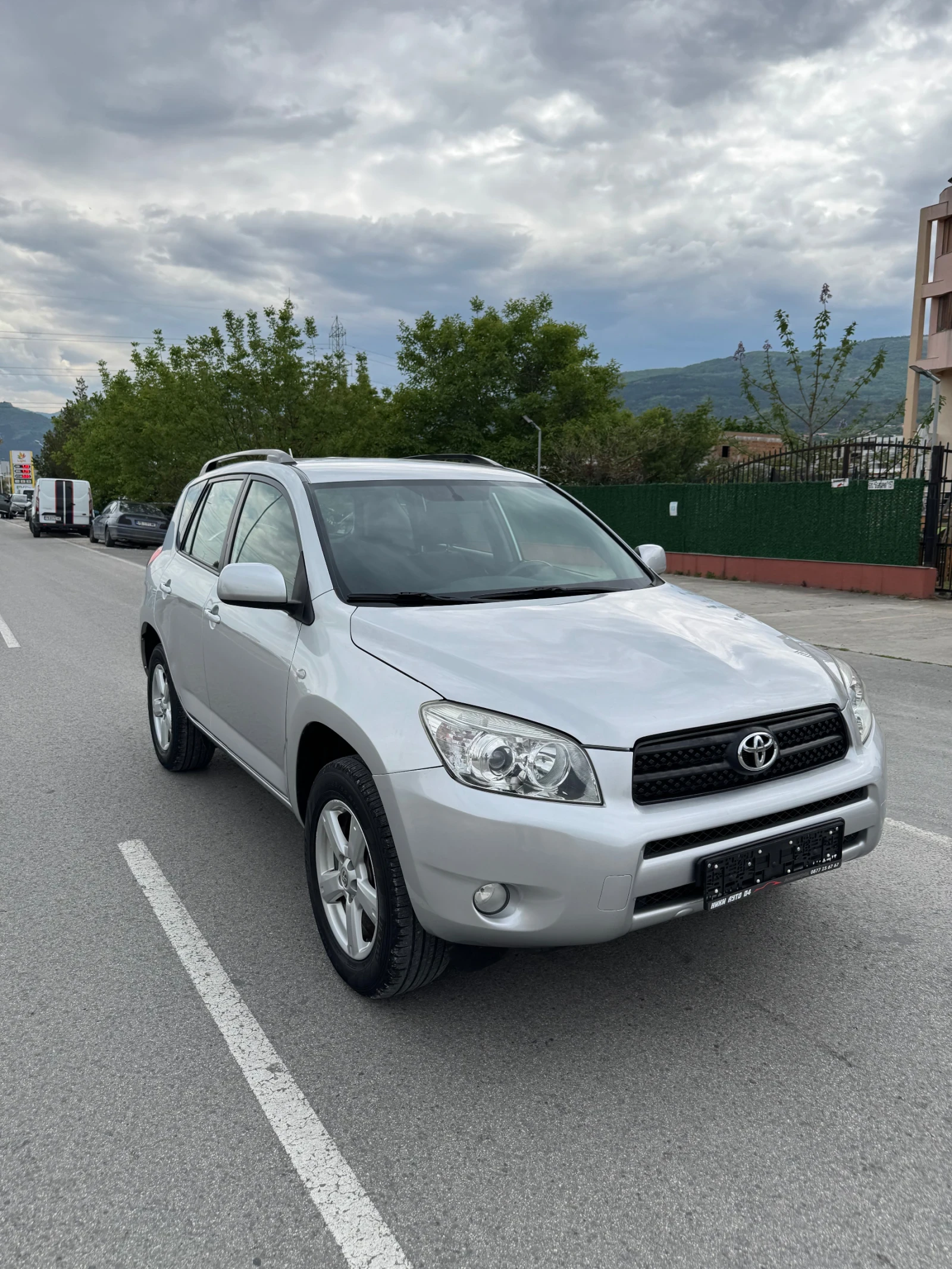 Toyota Rav4 2.0 бензин* АВТОМАТИК* УНИКАЛЕН , снимка 3 - Автомобили и джипове - 54457407