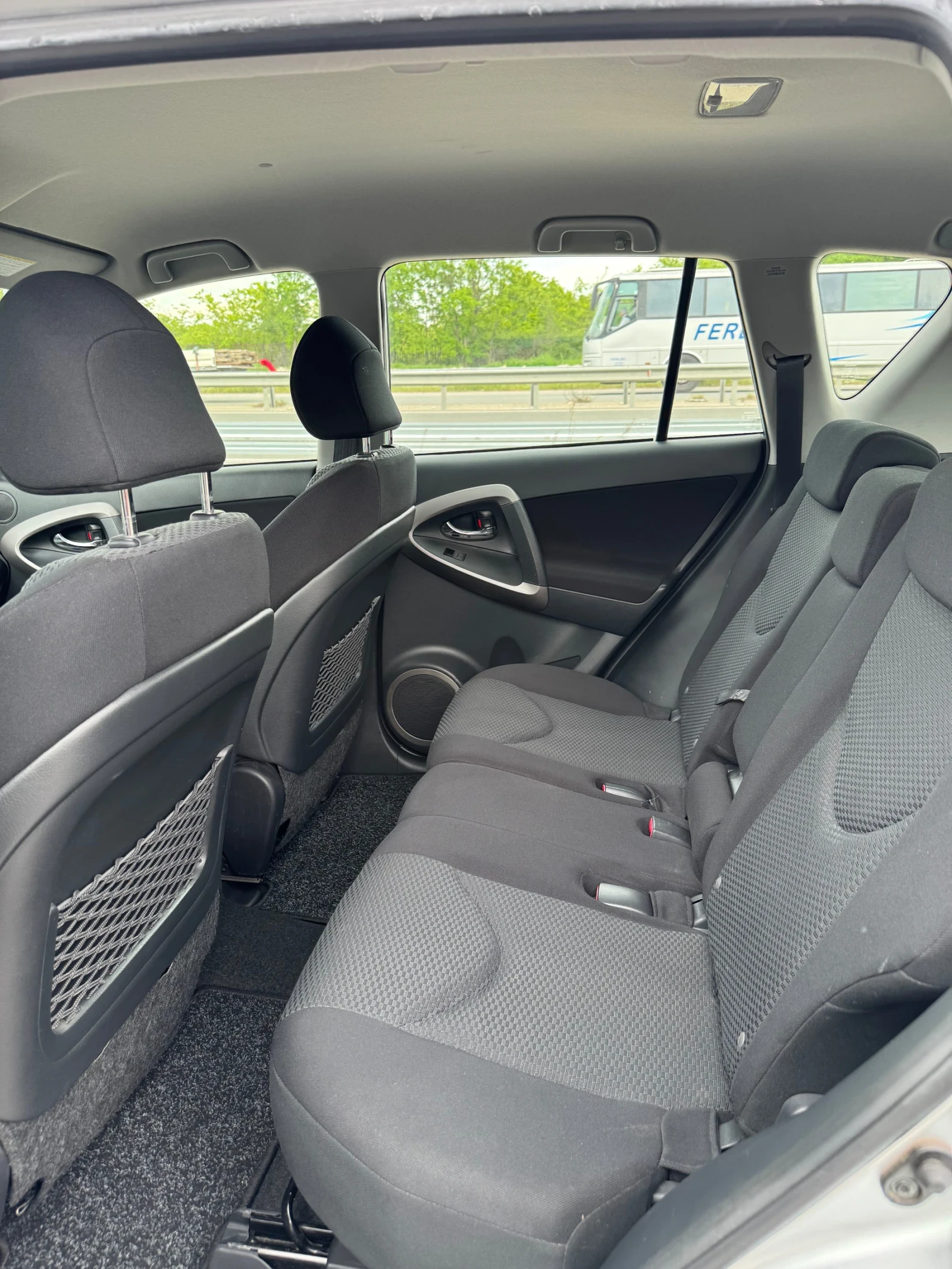 Toyota Rav4 2.0 бензин* АВТОМАТИК* УНИКАЛЕН , снимка 9 - Автомобили и джипове - 54457407