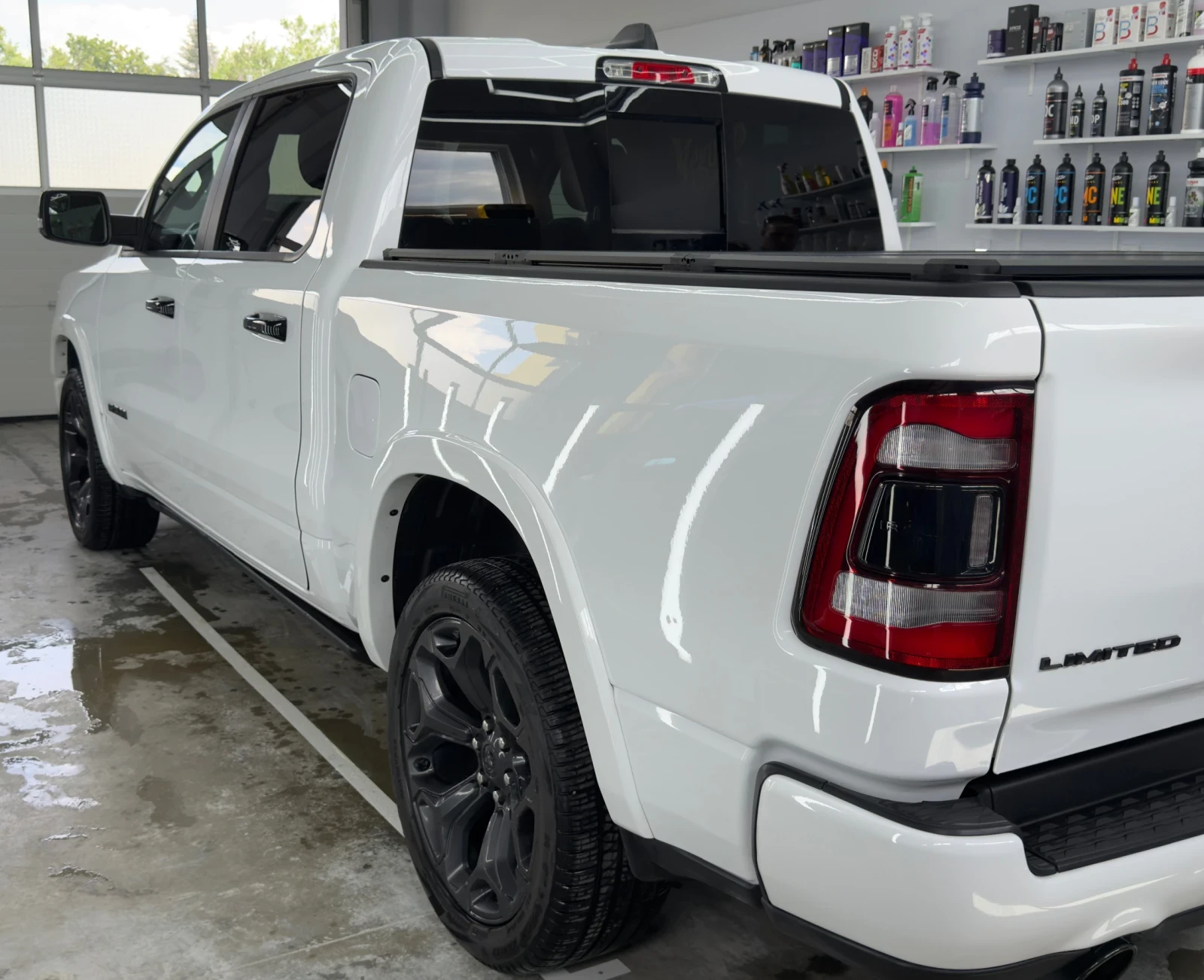 Dodge RAM 1500 Night Edition Pack | 5.7L HEMI V8 eTorque | Borla , снимка 5 - Автомобили и джипове - 54846540