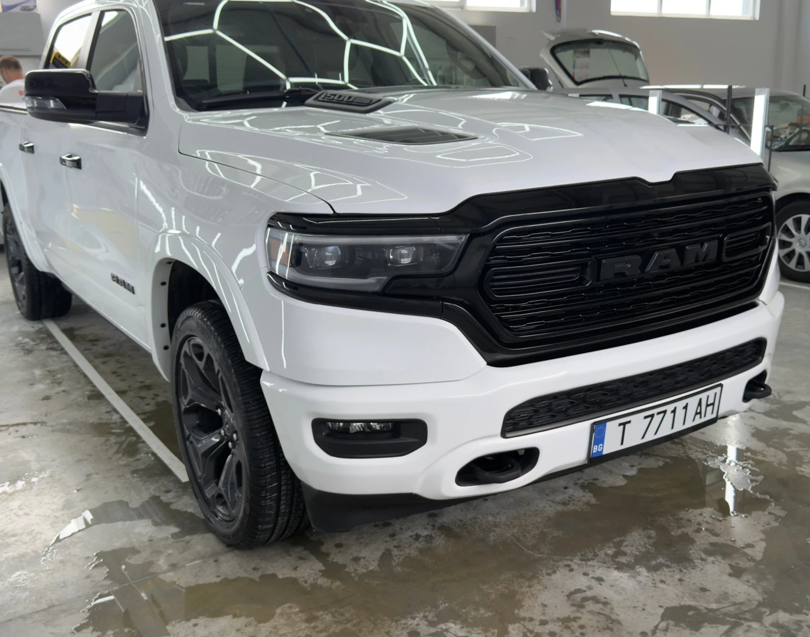 Dodge RAM 1500 Night Edition Pack | 5.7L HEMI V8 eTorque | Borla , снимка 2 - Автомобили и джипове - 54846540