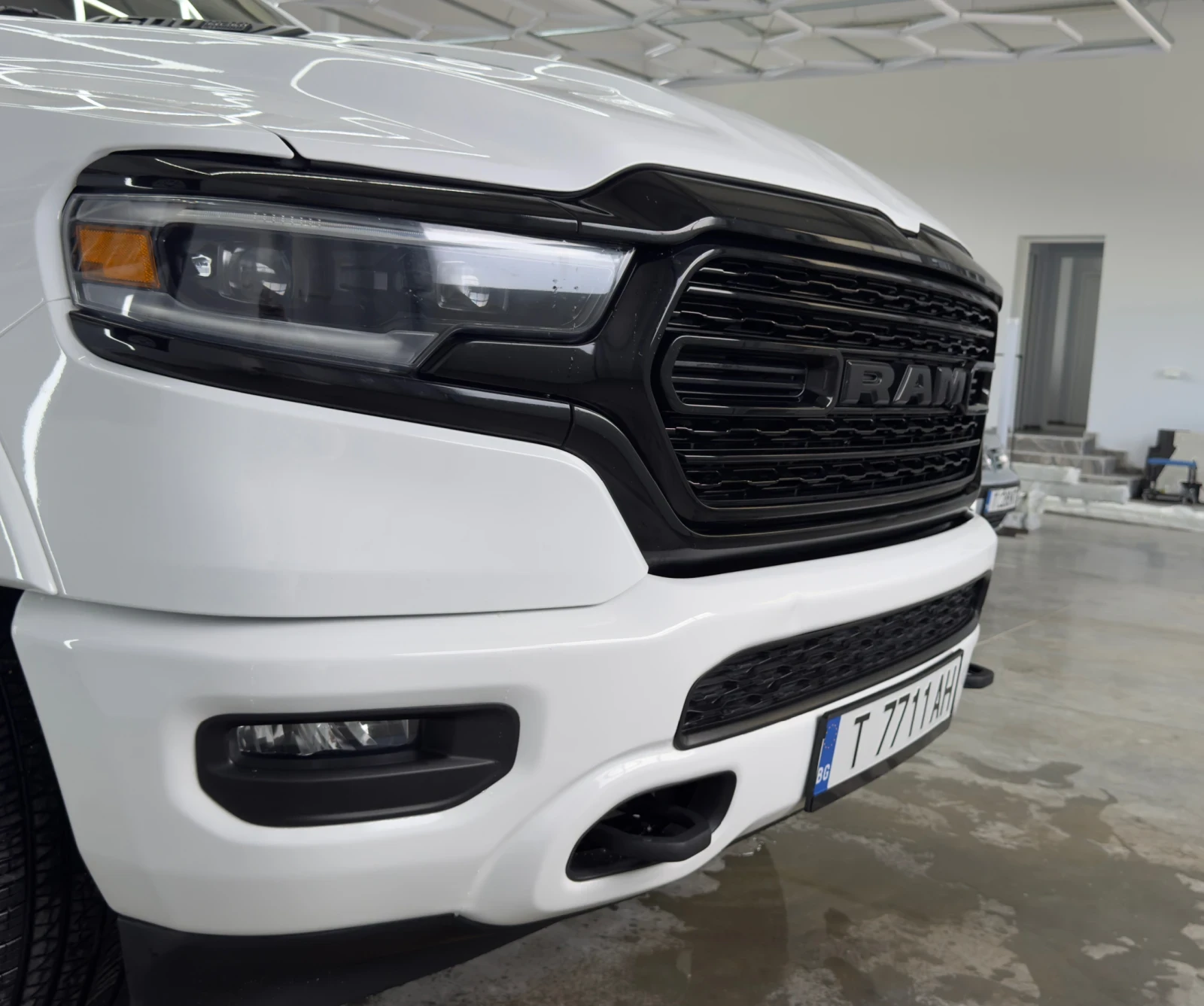 Dodge RAM 1500 Night Edition Pack | 5.7L HEMI V8 eTorque | Borla , снимка 4 - Автомобили и джипове - 54846540