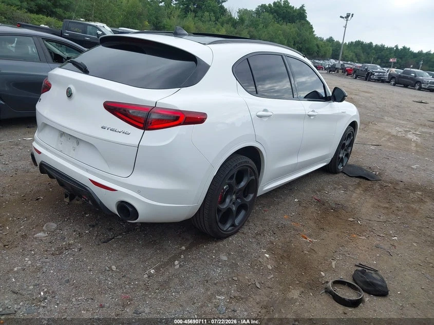 Alfa Romeo Stelvio 2.0l Veloce Awd, снимка 4 - Автомобили и джипове - 55591572