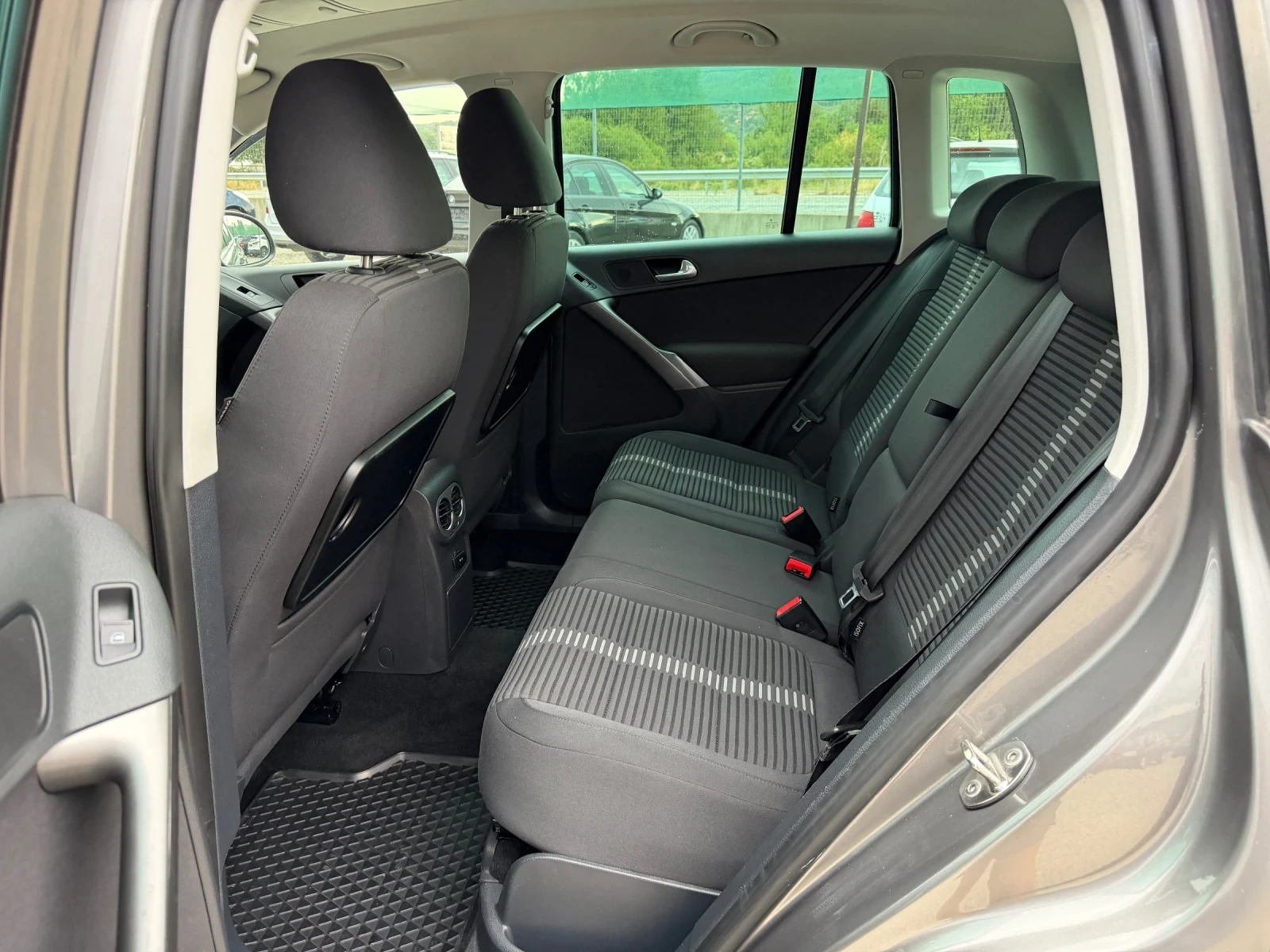 VW Tiguan 2.0TDI-140PS-4X4, снимка 11 - Автомобили и джипове - 55944355