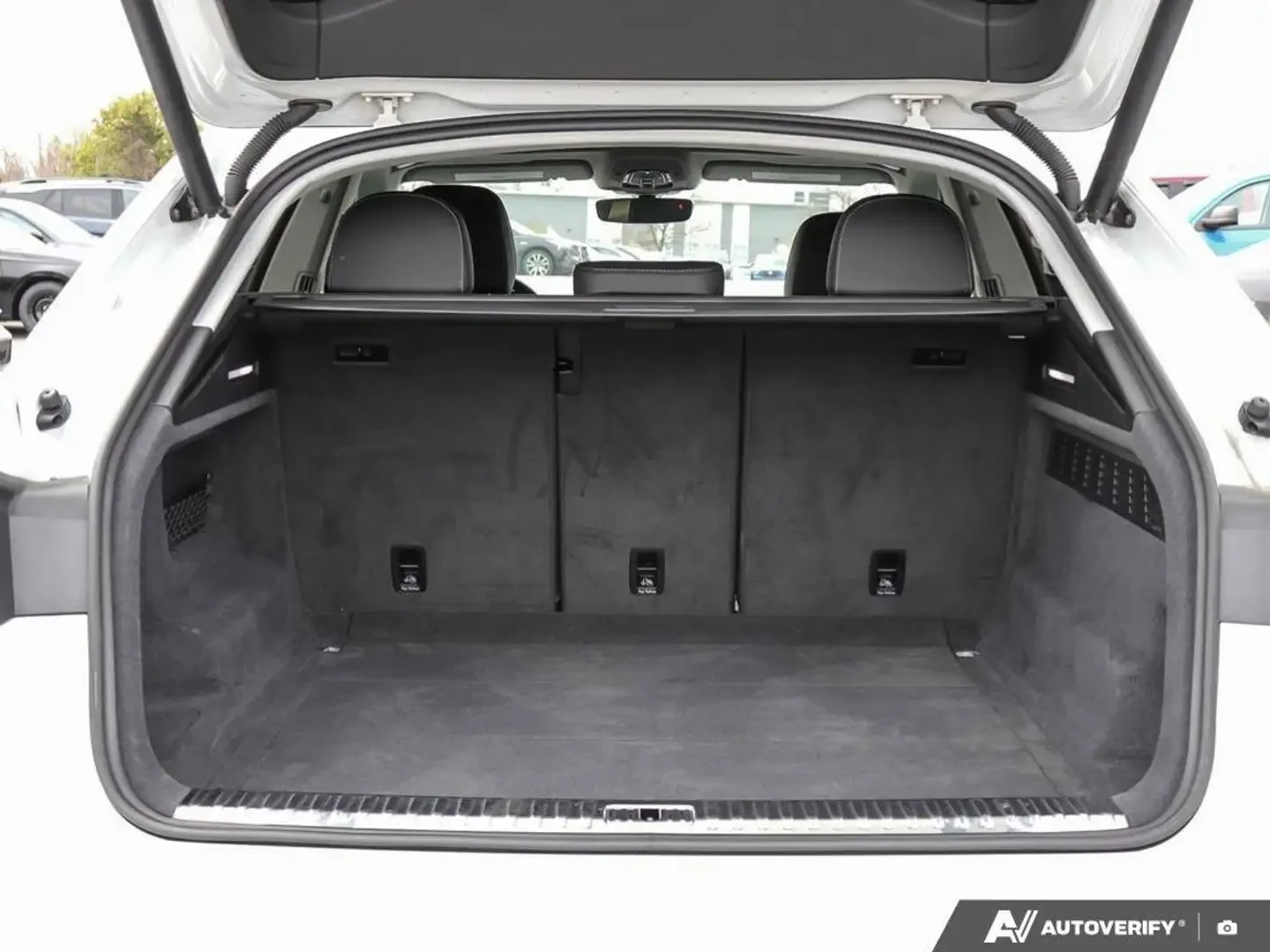 Audi Q8 Progressiv SUNROOF NAVIGATION BLIND SPOT, снимка 10 - Автомобили и джипове - 56221060