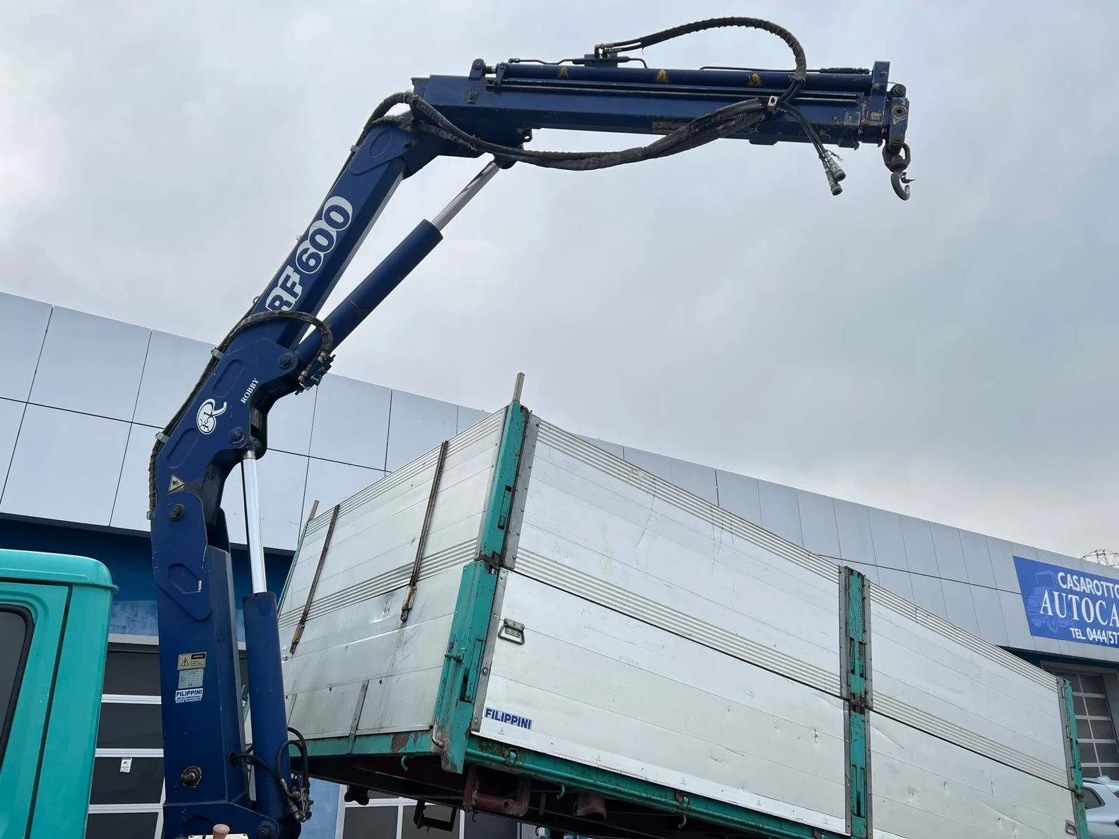 Mercedes-Benz 1320 Тристранен самосвал + Кран Ferrari, снимка 5 - Камиони - 53966448