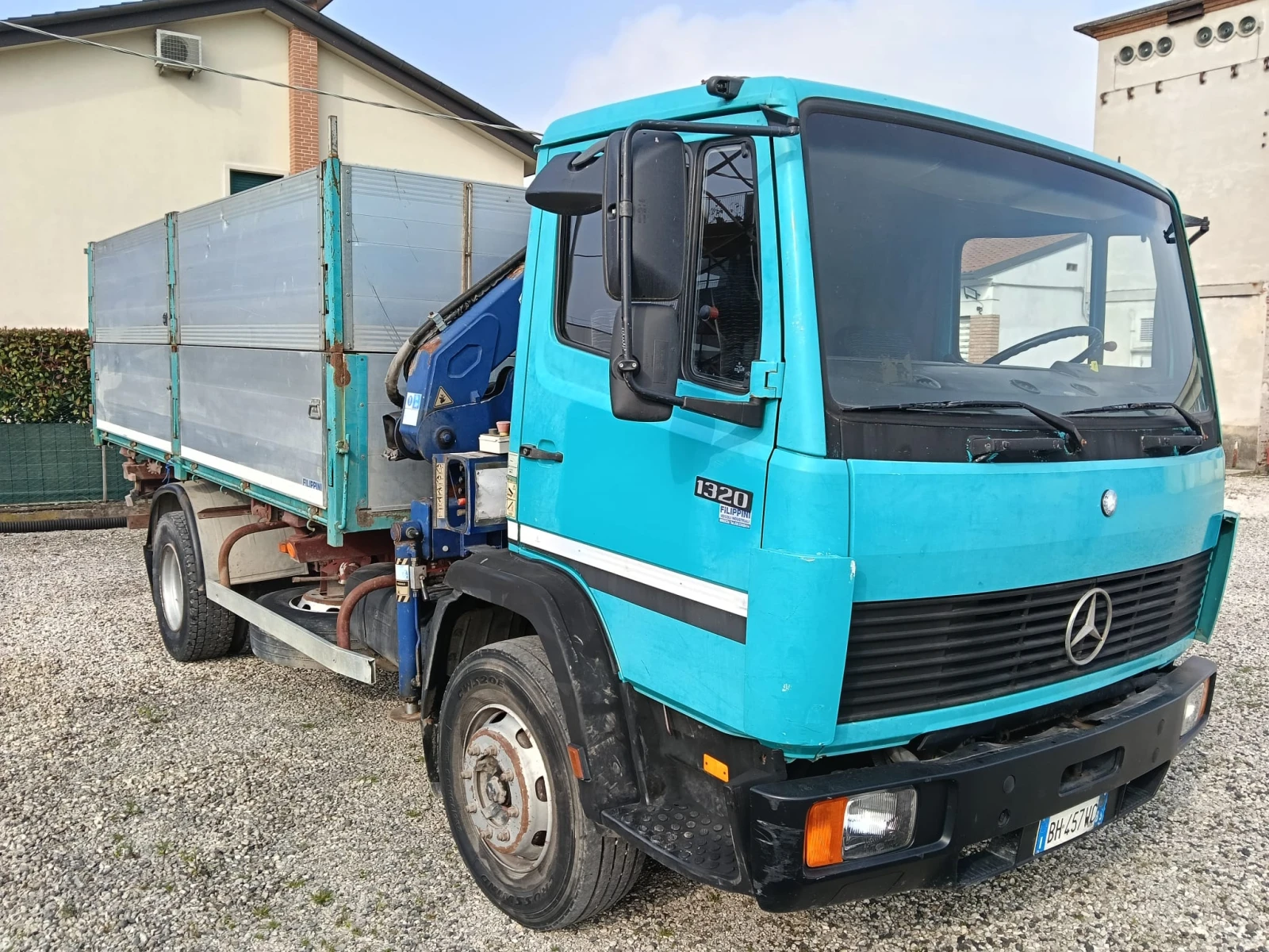 Mercedes-Benz 1320 Тристранен самосвал + Кран Ferrari