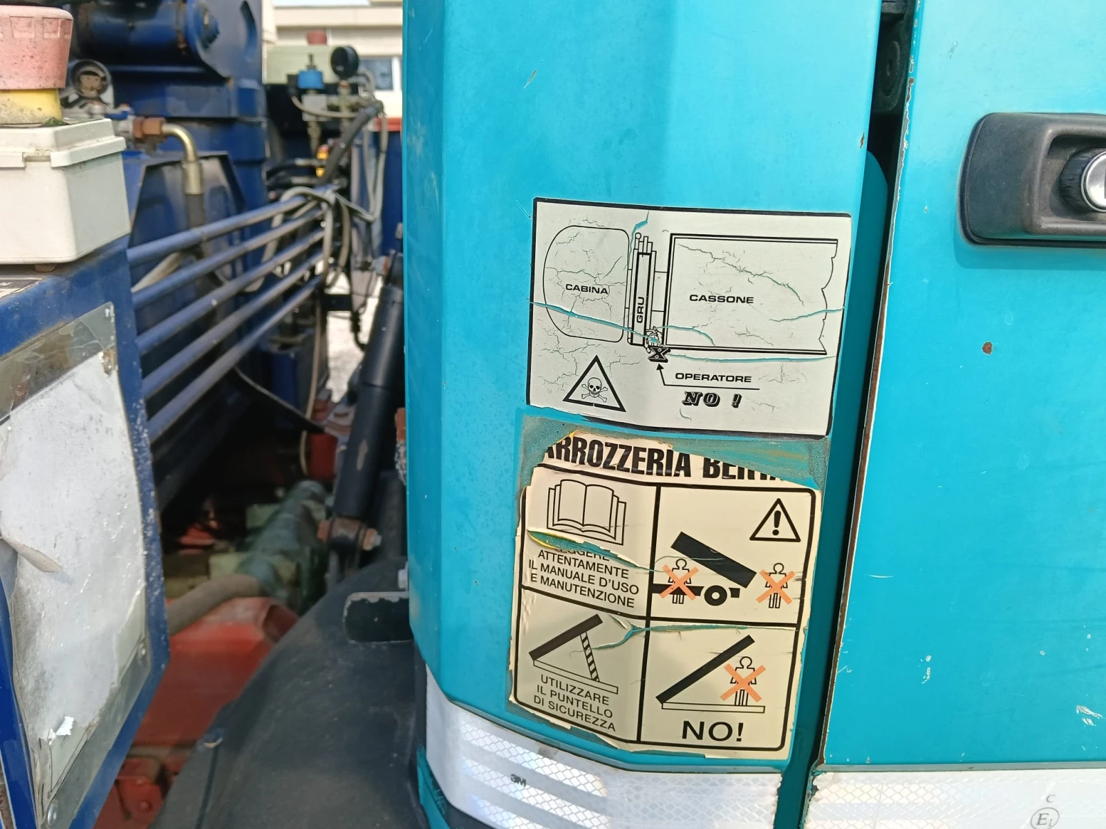 Mercedes-Benz 1320 Тристранен самосвал + Кран Ferrari, снимка 14 - Камиони - 53966448