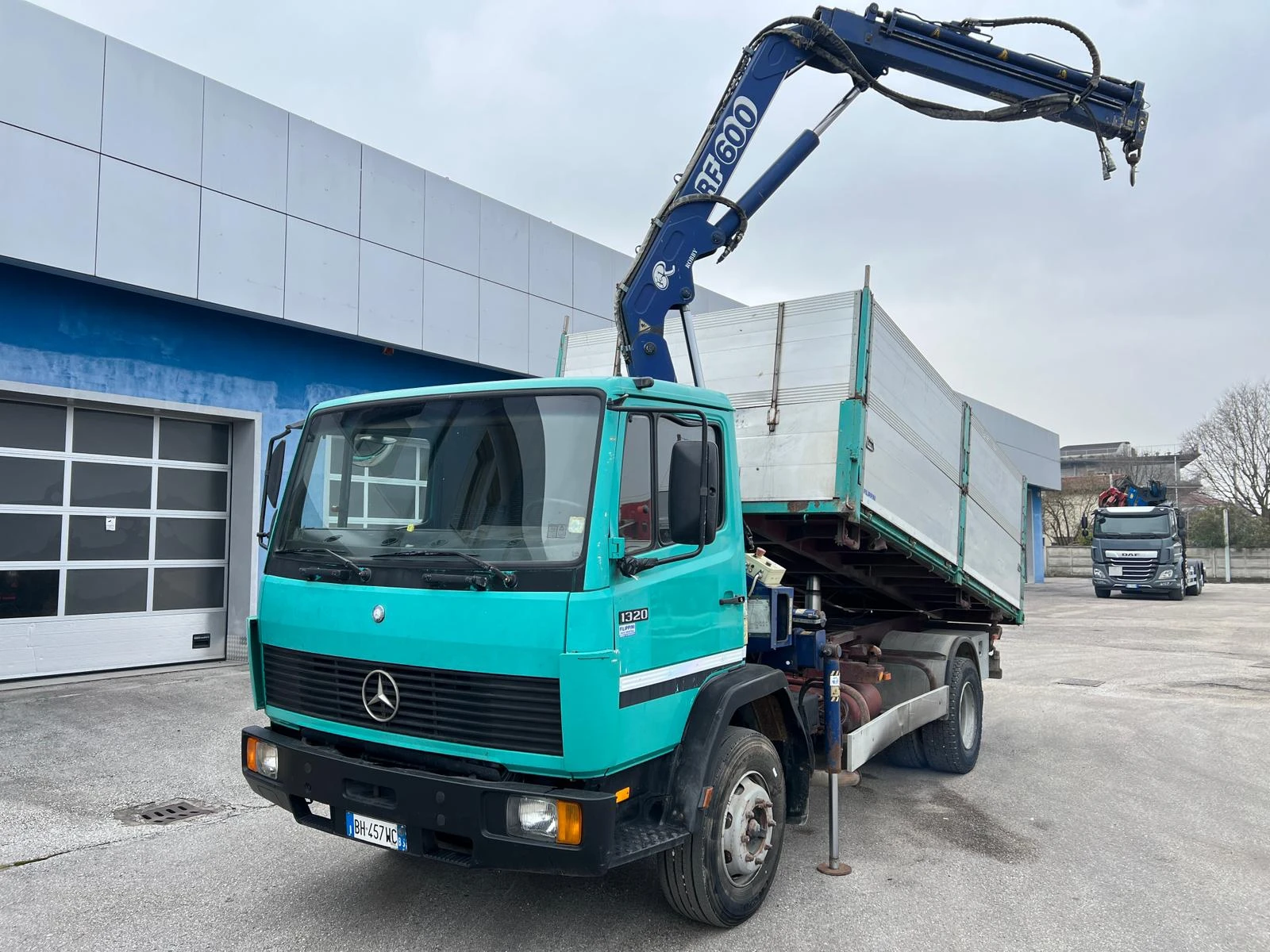 Mercedes-Benz 1320 Тристранен самосвал + Кран Ferrari, снимка 3 - Камиони - 53966448