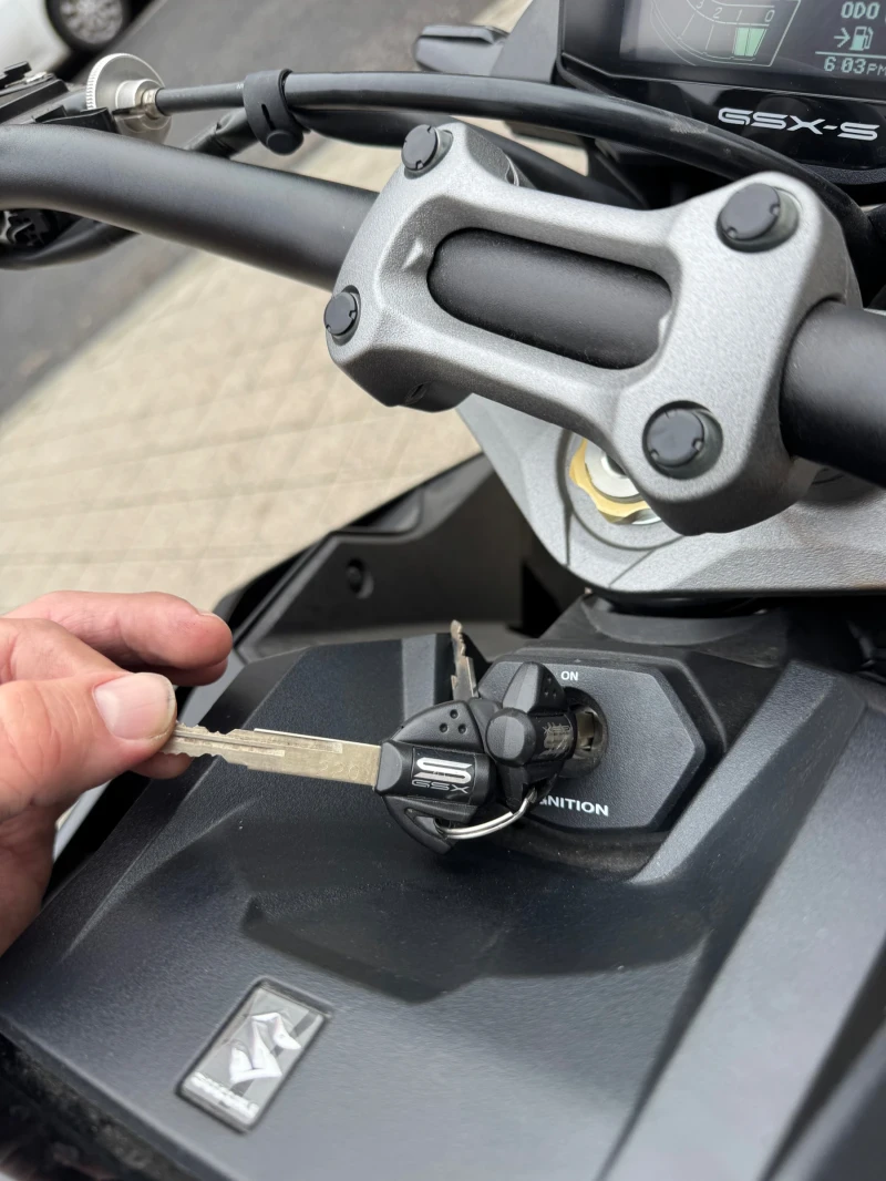 Suzuki Gsx 4800 км, снимка 15 - Мотоциклети и мототехника - 52674378