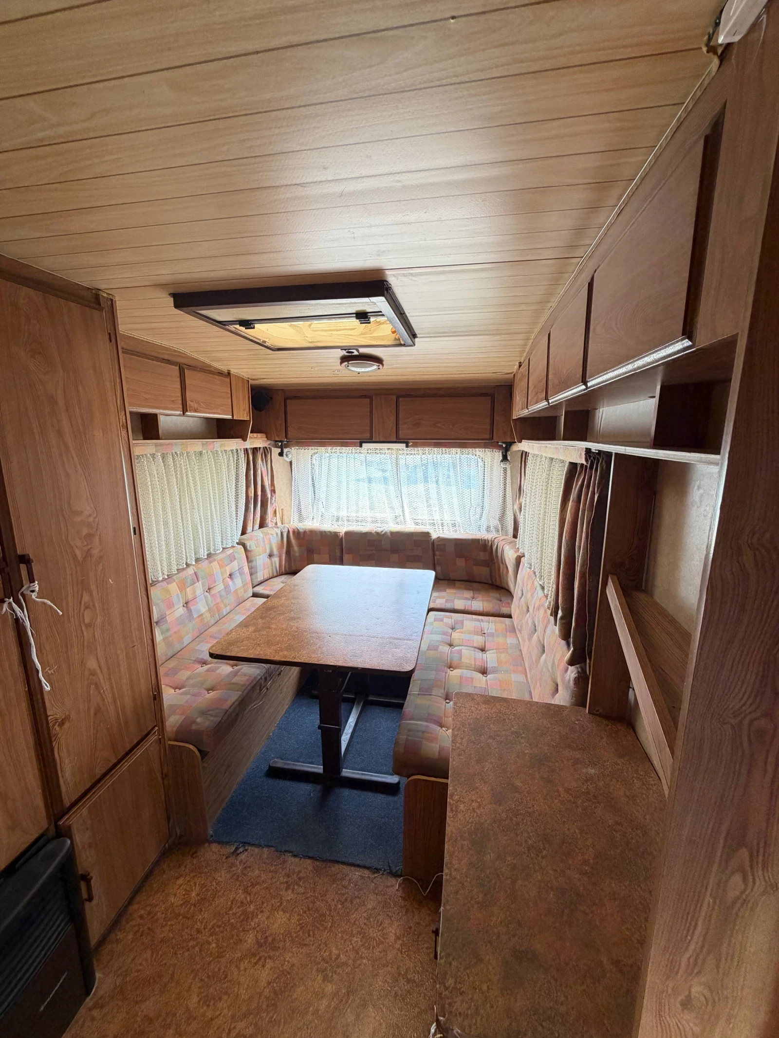 Каравана Bursner Club , снимка 5 - Каравани и кемпери - 55362425