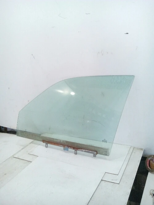 Стъкло предно ляво Фолксваген Пасат Б4