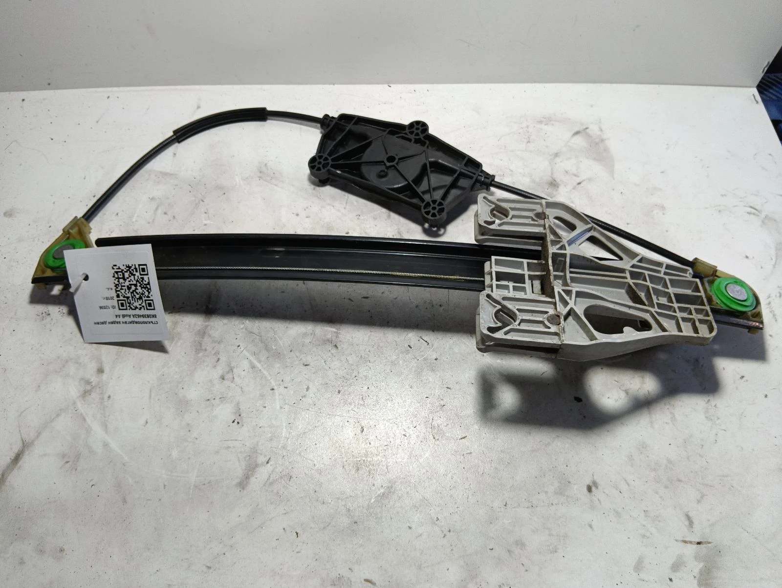 стъклоповдигач заден десен 8K0839462A Audi A4