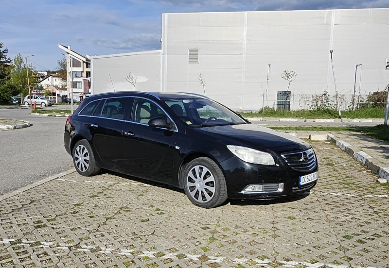 Opel Insignia, снимка 1 - Автомобили и джипове - 45529157