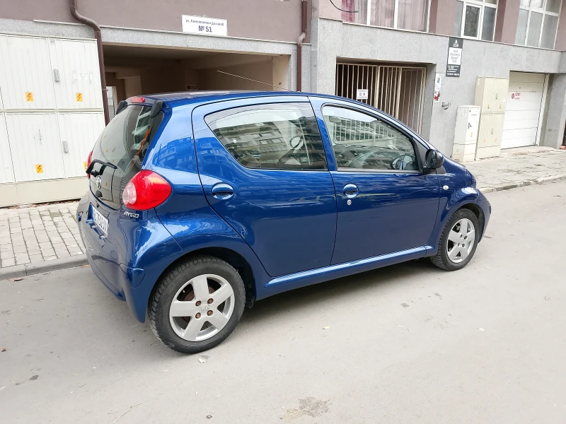 Toyota Aygo 1.0i vvi, снимка 3 - Автомобили и джипове - 48005825