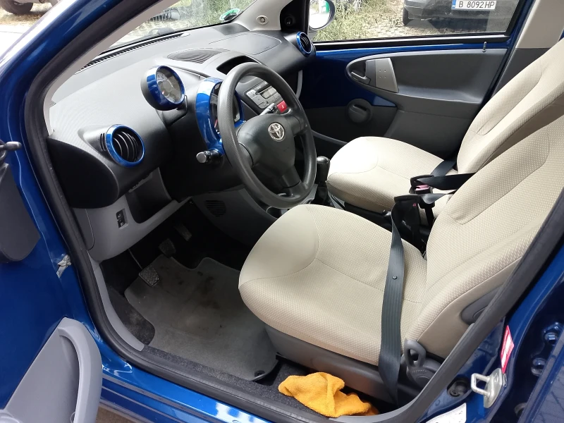 Toyota Aygo 1.0i vvi, снимка 4 - Автомобили и джипове - 48005825