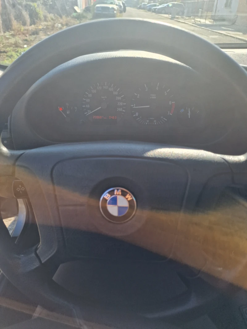 BMW 318, снимка 11 - Автомобили и джипове - 48310569