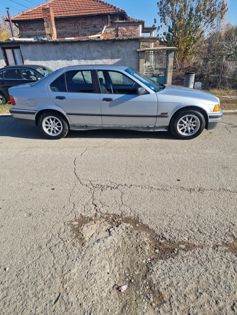 BMW 318, снимка 4 - Автомобили и джипове - 48310569