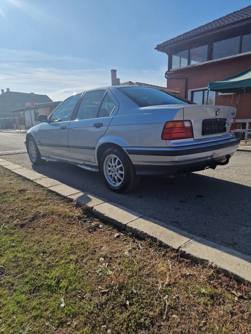 BMW 318, снимка 8 - Автомобили и джипове - 48310569