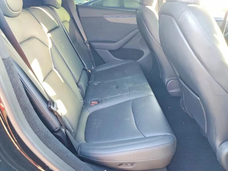 Tesla Model Y, снимка 10 - Автомобили и джипове - 56713447