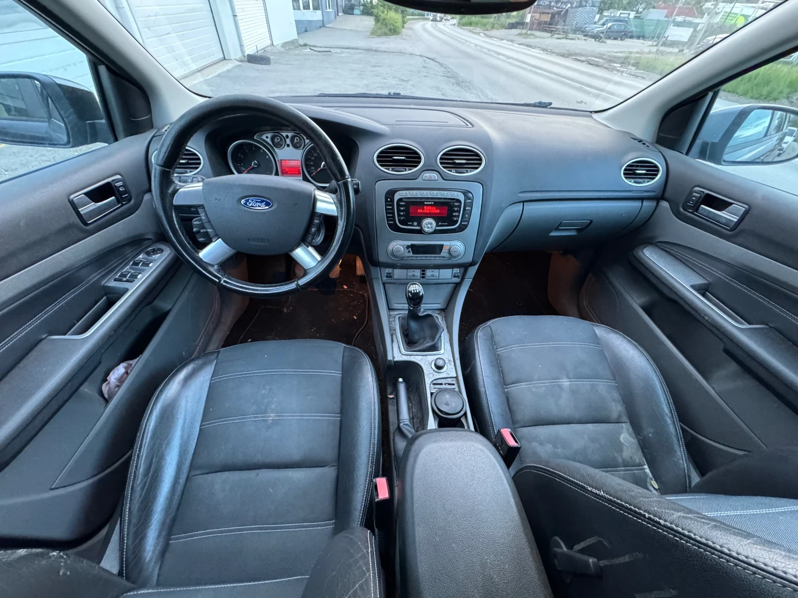 Ford Focus 2.0 16V TITANIUM - изображение 10