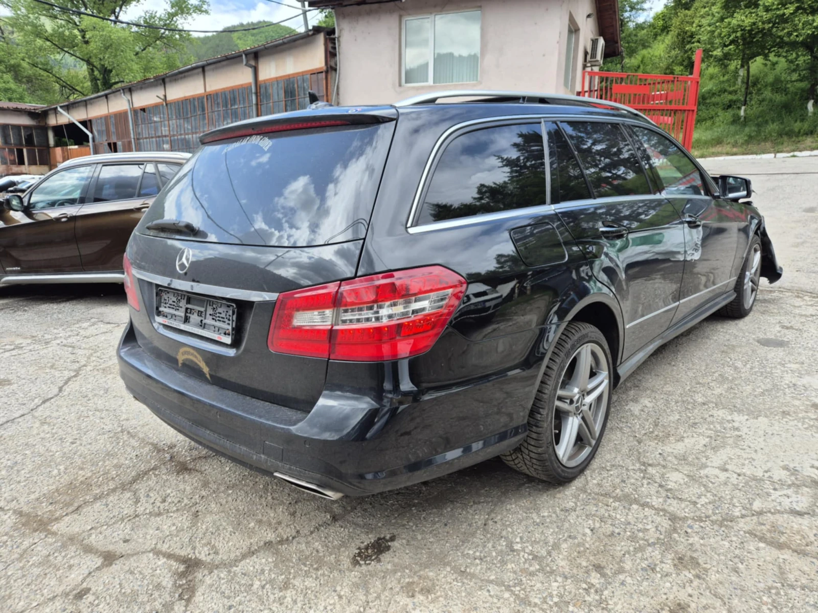 Mercedes-Benz E 350 7бр. М276 AIR MATIK - изображение 3