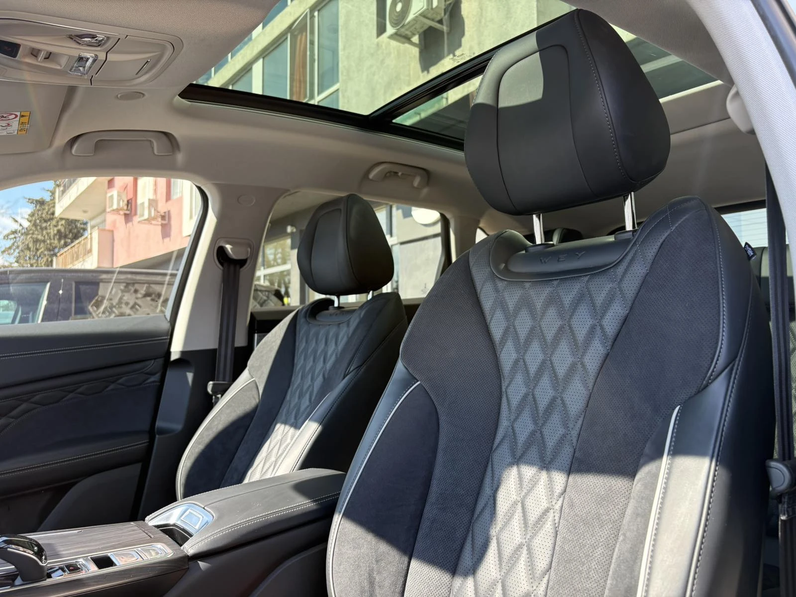 Wey 03  Luxury 4x4, 9 HDCT, 2000 куб.см, 442 к.с. - изображение 7