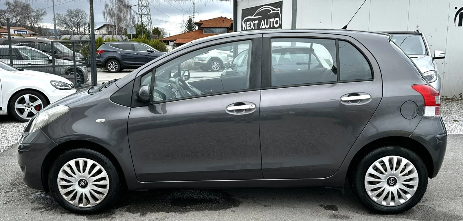 Toyota Yaris 1.3i-VVT 100HP EURO4, снимка 8 - Автомобили и джипове - 54032621