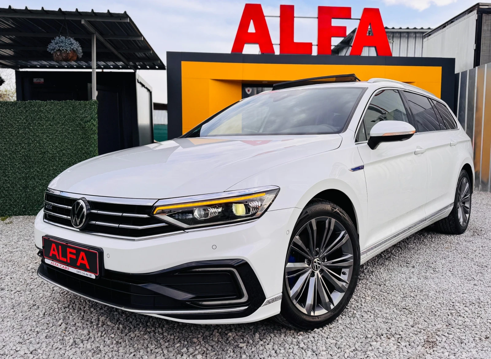 VW Passat 1.4GTE/R-LINE/ВС.ЕКСТРИ/НАП.ОБСЛУЖЕНА/НОВА/// | Auto.bg — изображение 1