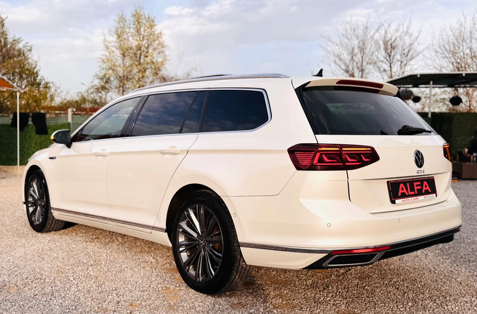 VW Passat 1.4GTE/R-LINE/ВС.ЕКСТРИ/НАП.ОБСЛУЖЕНА/НОВА///, снимка 5 - Автомобили и джипове - 54195848